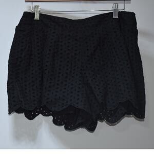 Free People Black Eyelet Scalloped Hem Elastic Waist Shorts Size M